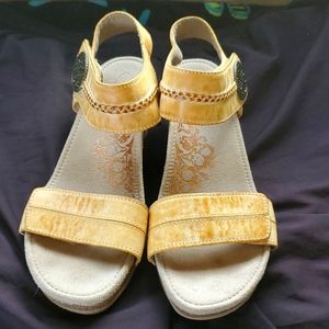 AETREX WEDGE SANDALS